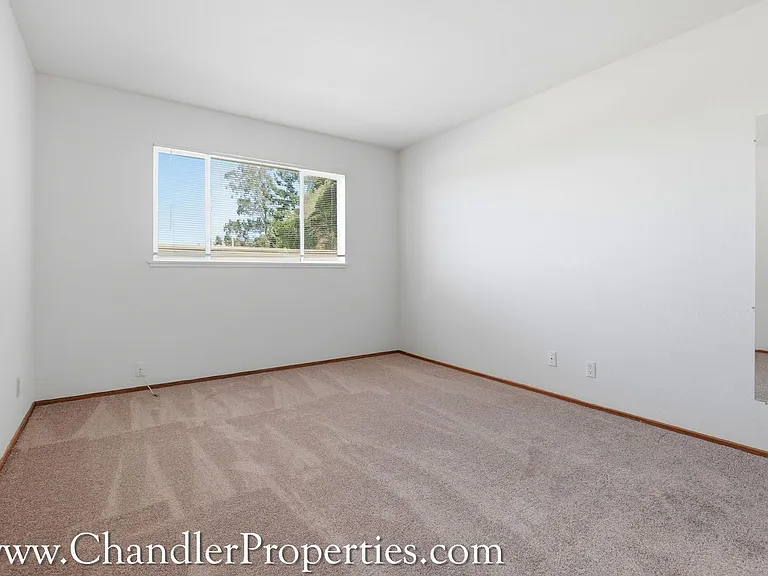 414-416 Warren Drive Apartments — Photo 8