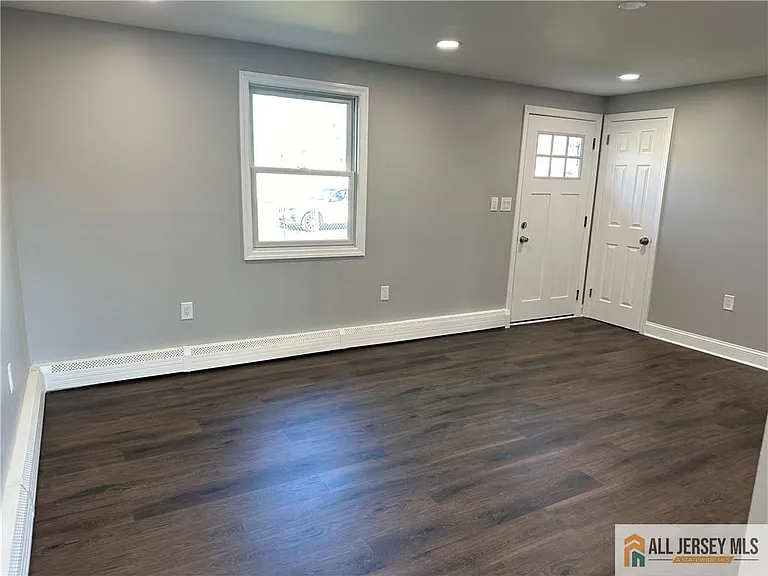 10 Lake Ave — Photo 4