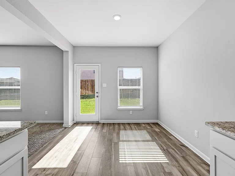 2105 Yarbrough Dr — Photo 9