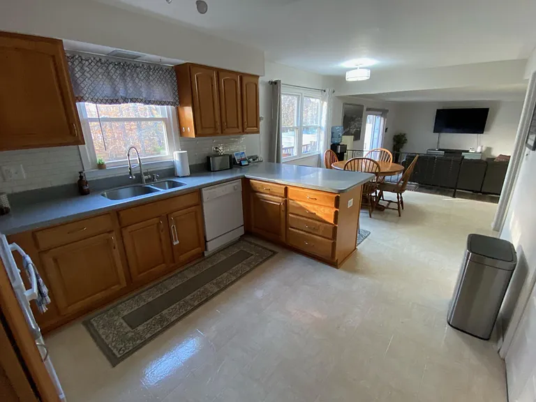 40 Colleen Cir — Photo 5