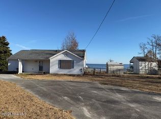 913 Stately Pines Rd, New Bern, NC 28560