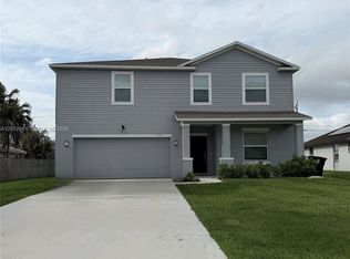 1557 SW Dycus Ave, Port Saint Lucie, FL 34953