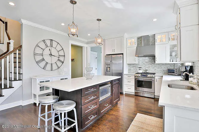 6 bed, 4.5 bath, 3999 sqft, $19,500 — Photo 3