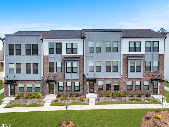 2736 Kempthorne Rd, Cary, NC 27519