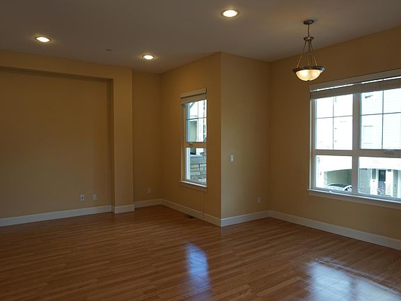 2nd image of 12327 NE 7th Pl #106