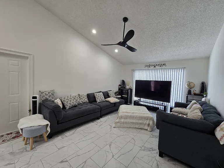 1530 Royal Forest Ct — Photo 14