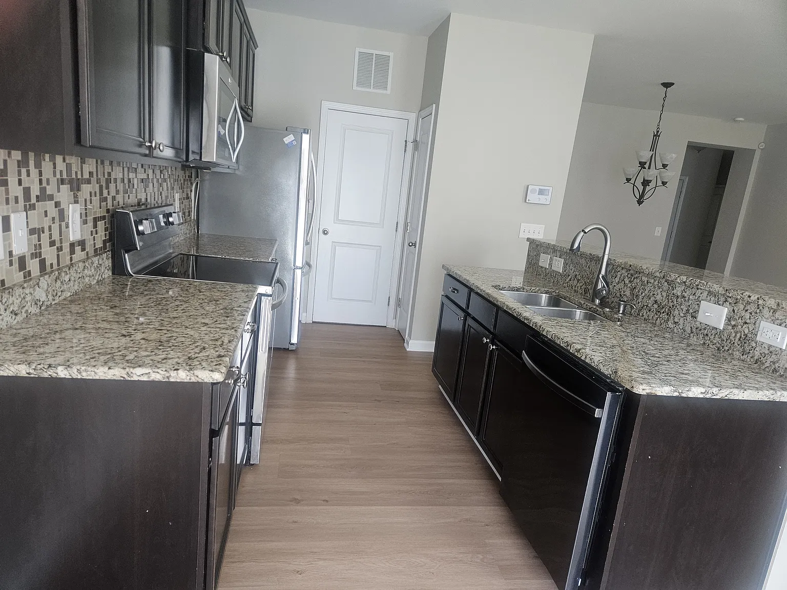 3 bed, 1473 sqft, $2,200 — Photo 3