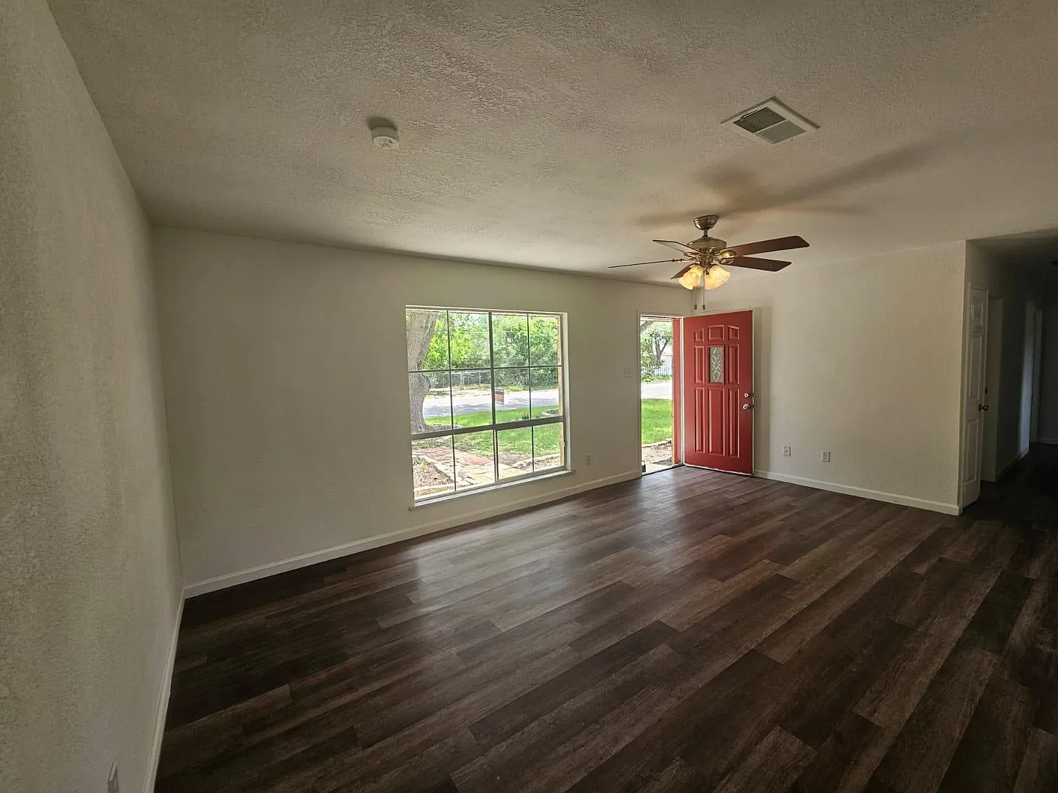 4 bed, 2.0 bath, 1125 sqft, $1,799 — Photo 3
