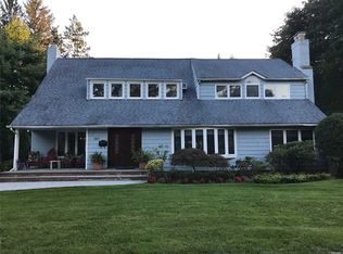 127 Village Rd, Roslyn Heights, NY 11577