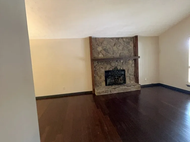 1265 Herrington Rd — Photo 5