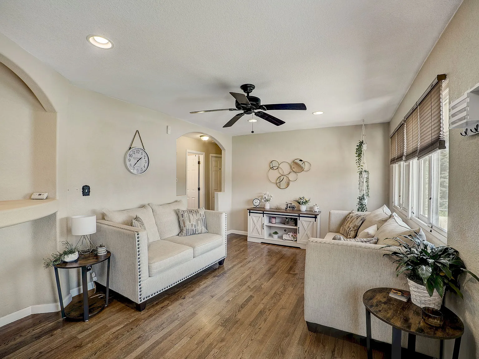 7 bed, 2467 sqft, $725 — Photo 3