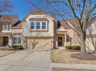 128 Chambord Ct, Bloomingdale, IL 60108