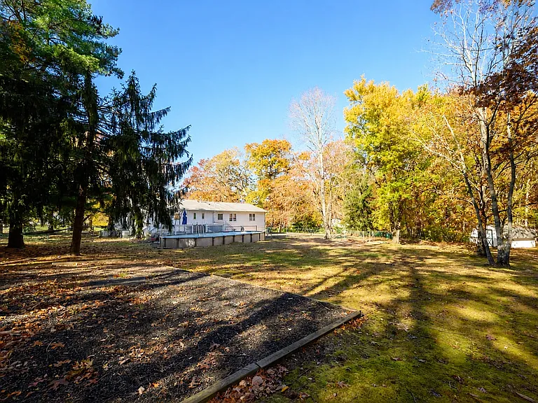 179 Farmers Ln — Photo 2