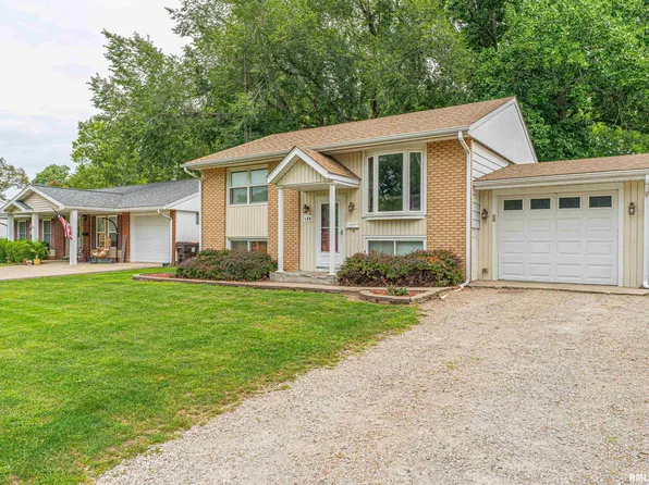 160 White Ave, Lincoln, IL 62656