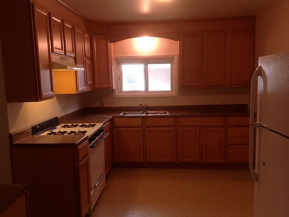 3rd image of 19 Broad St APT 6