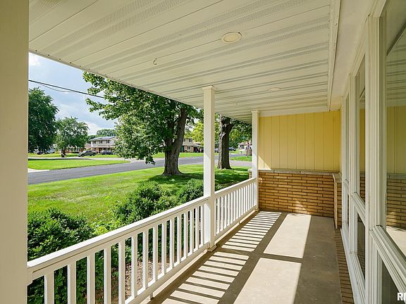 3rd image of 4402 N Nelson Dr