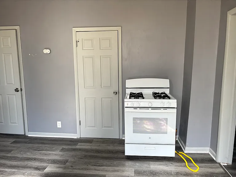 4019 Newark Ave #2 — Photo 4
