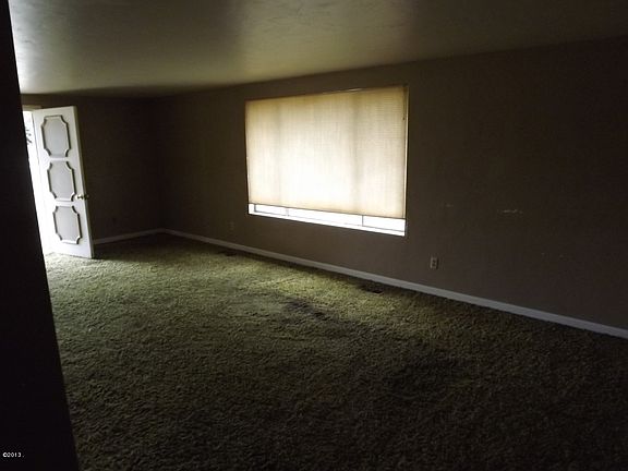5th image of 220 Fox Hill Dr