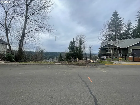 737 SE Forest Glen Rd, Estacada, OR 97023