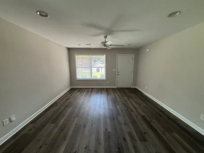 3 bed, 2.0 bath, 1305 sqft, $1,795 — Photo 4