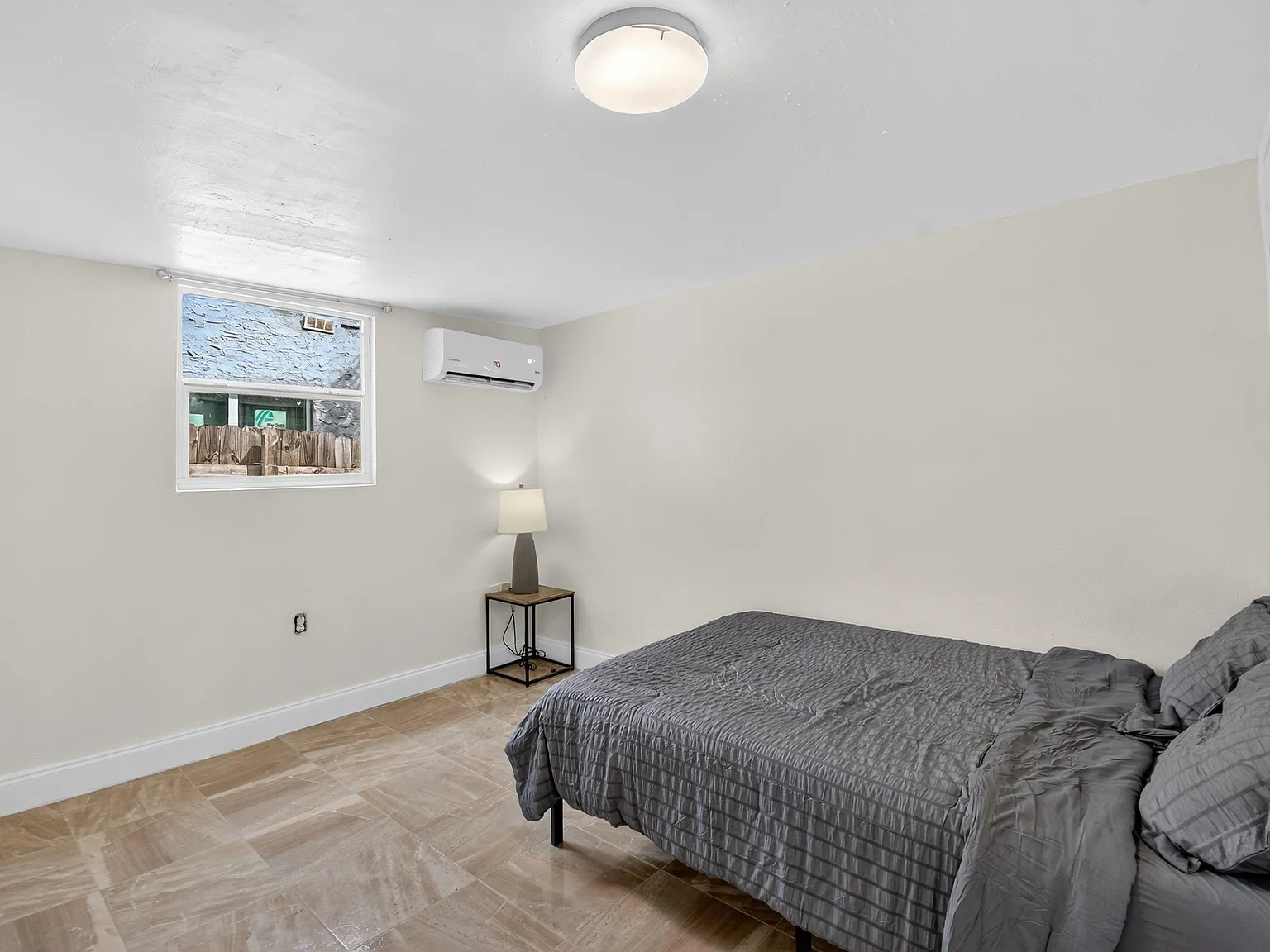 1 bed, 1.0 bath, 300 sqft, $1,867 — Photo 3