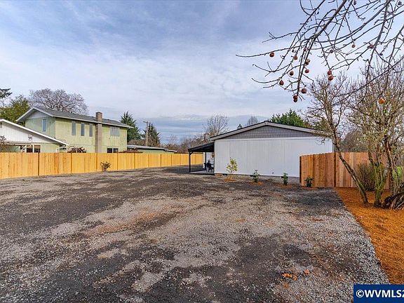 5th image of 2681 Birch St