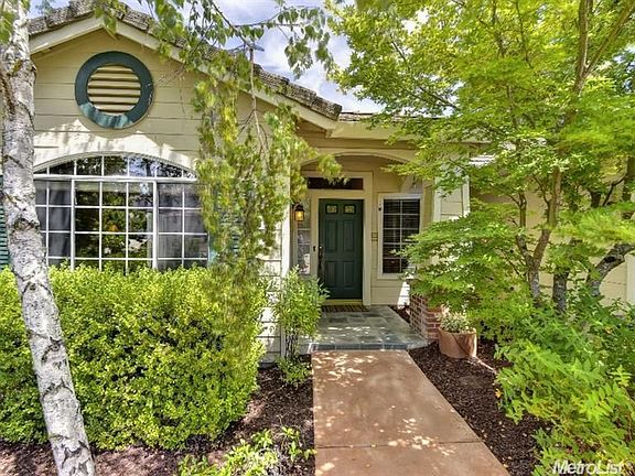 2nd image of 3257 Kensington Dr