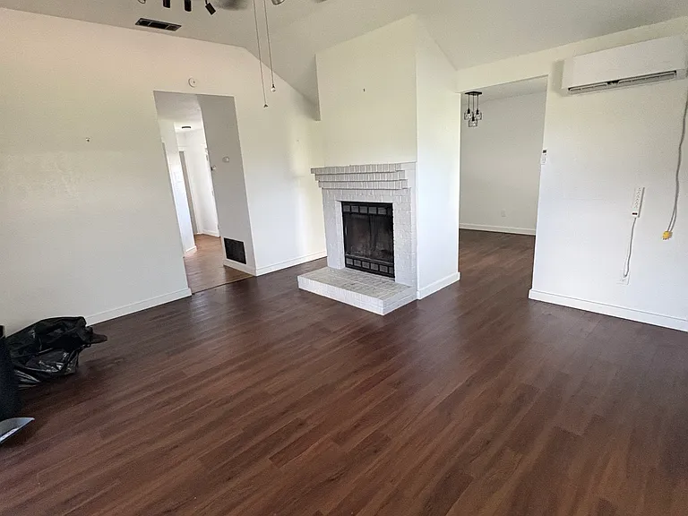 1618 Windmill Ln — Photo 3