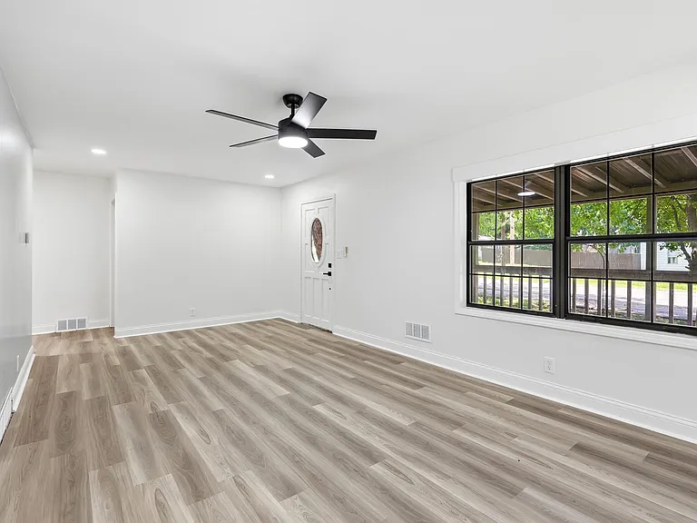 825 N Crysler Ave — Photo 10