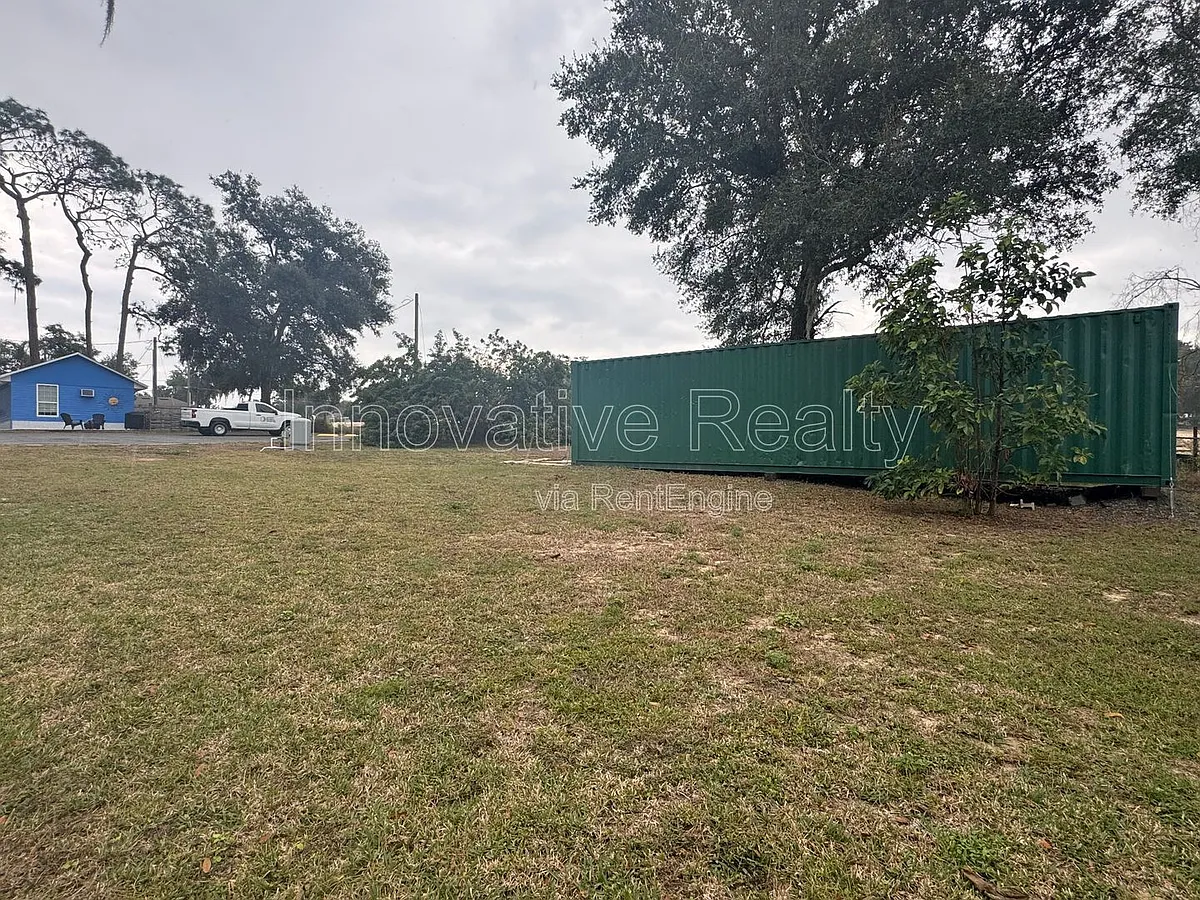Building Photo - 205 Fern Dr