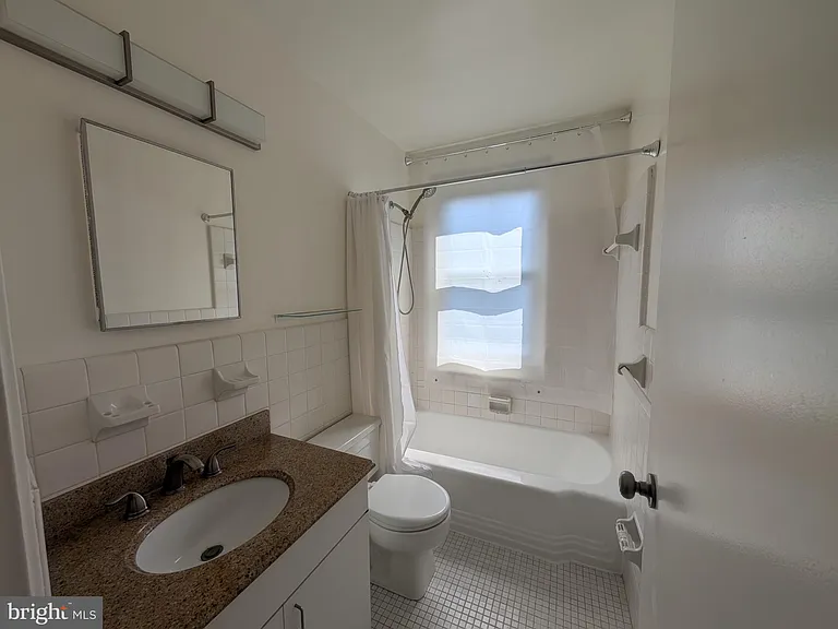 4824 Chevy Chase Dr #302 — Photo 7