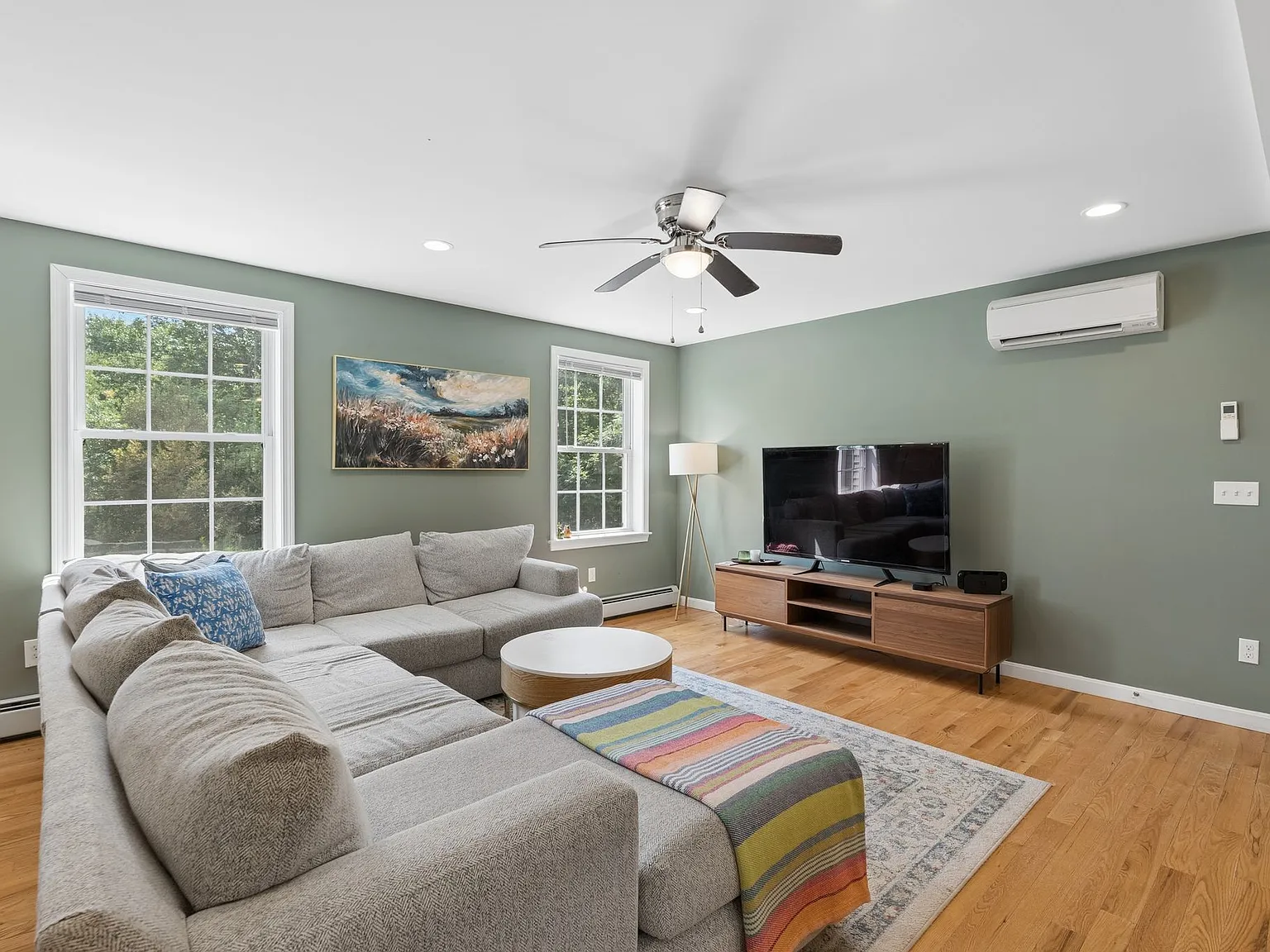 4 bed, 2250 sqft, $3,100 — Photo 3