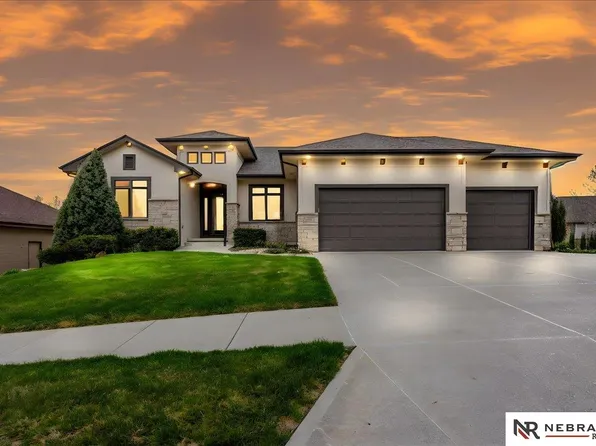19002 Cuming Cir, Elkhorn, NE 68022