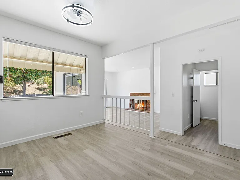 800 Locust Dr — Photo 16