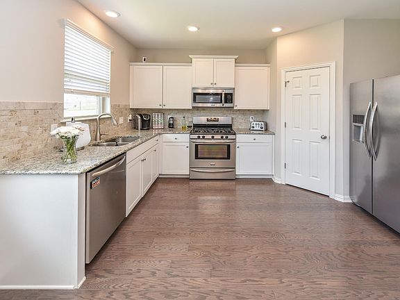 3rd image of 405 Black Thorn Ln