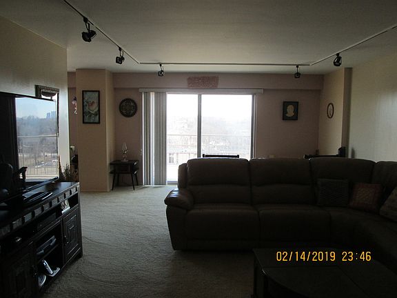 5th image of 7061 N Kedzie Ave Suite 608