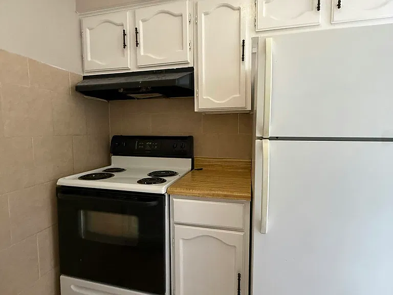 1690 Hofheinz St #B3 — Photo 3