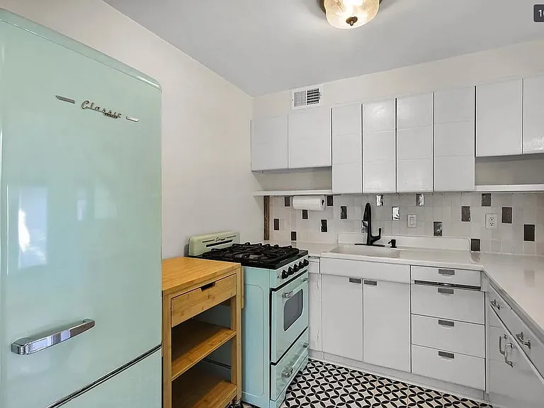326 S Midvale Blvd — Photo 8