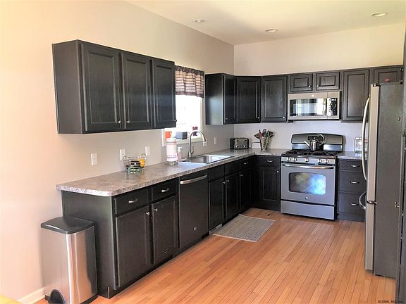 3rd image of 67 Richmond Hill Dr