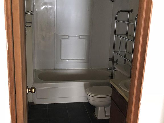 3rd image of 806 W Avenue J