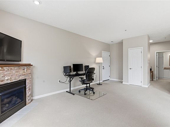 3rd image of 411 Stockton Rdg