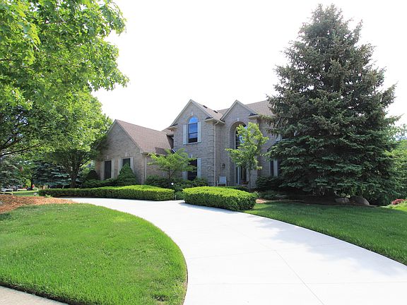 3rd image of 40571 Coachwood Cir