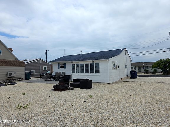 3rd image of 129 E Raritan Dr