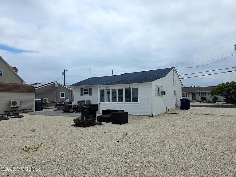 129 E Raritan Dr — Photo 3