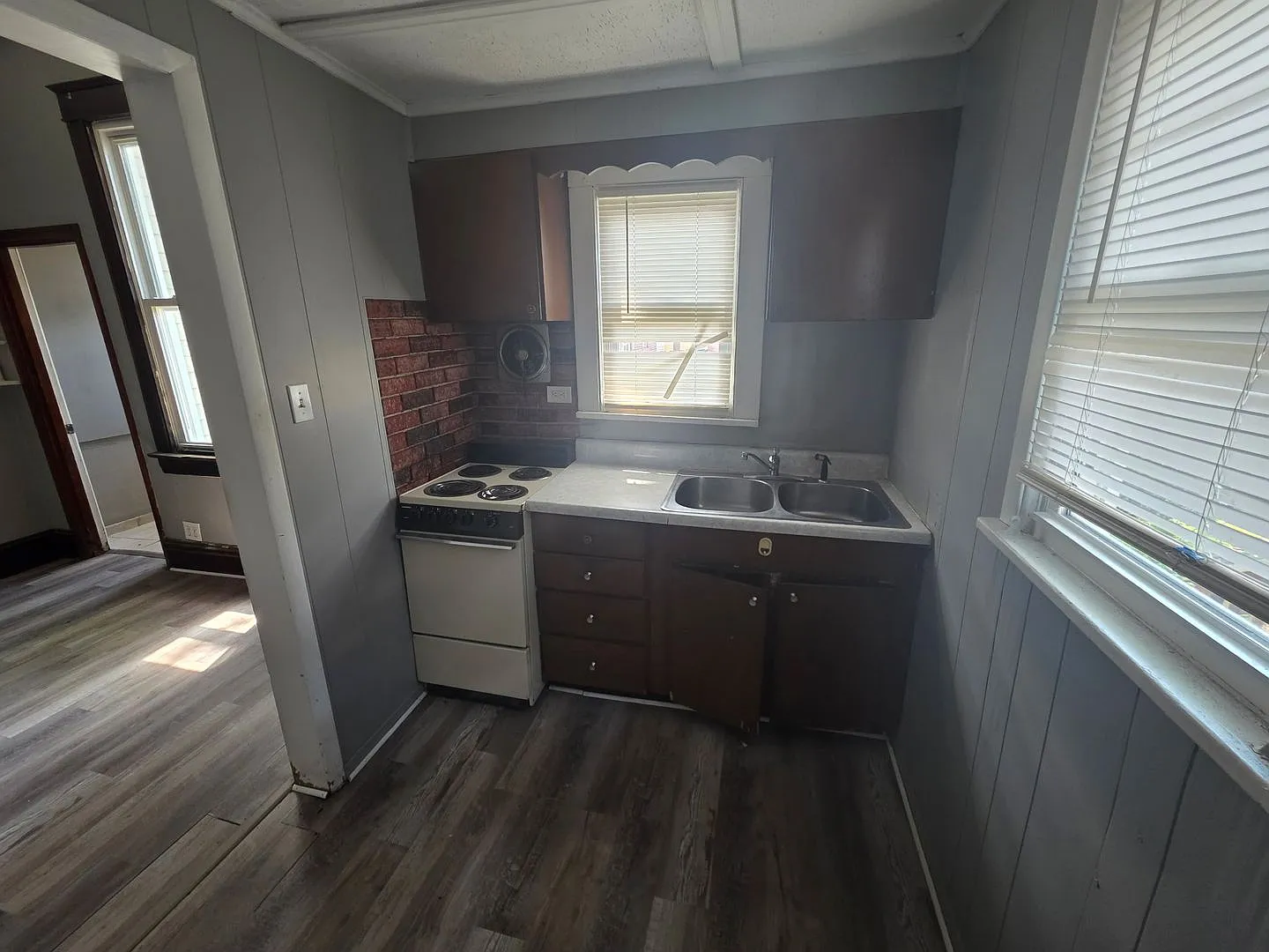 Nicely updated 1 BR — Photo 4