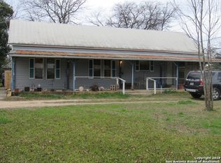 2002 18th St, Hondo, TX 78861