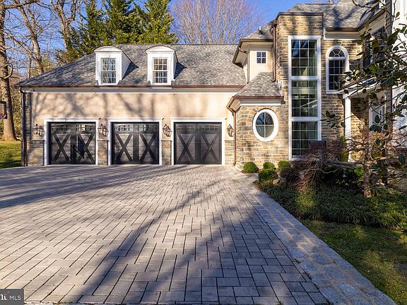 3rd image of 732 Saint Andrews Rd
