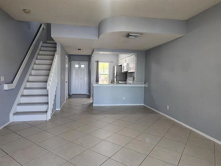 211 Mallory Ct #211 — Photo 3