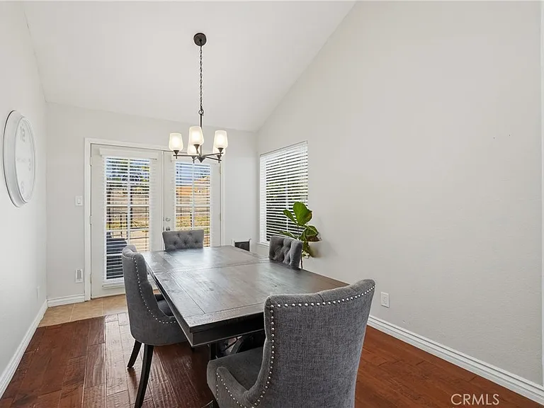 1505 Canterbury Cir — Photo 7