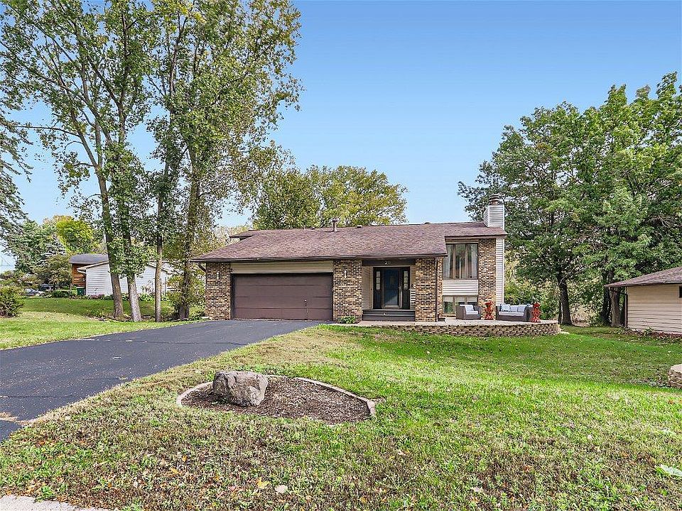 1st image of 211 Woodridge Dr